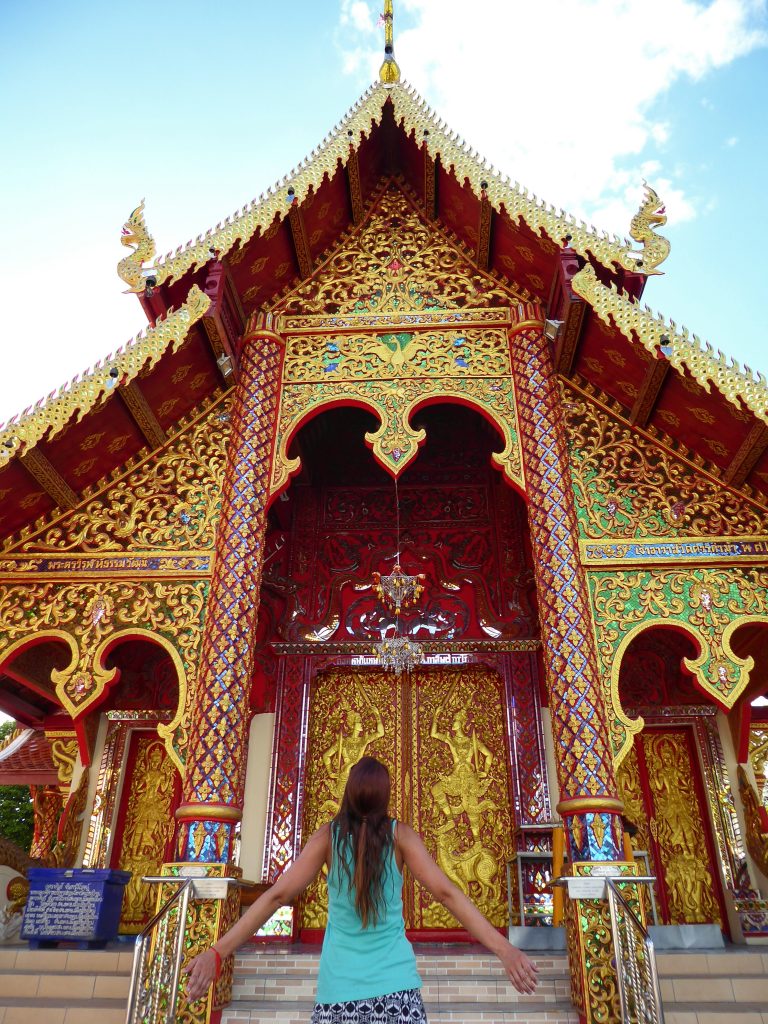 chiang mai temple me gold