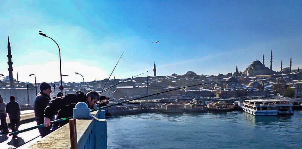 fishing galata bridge Istanbul -e