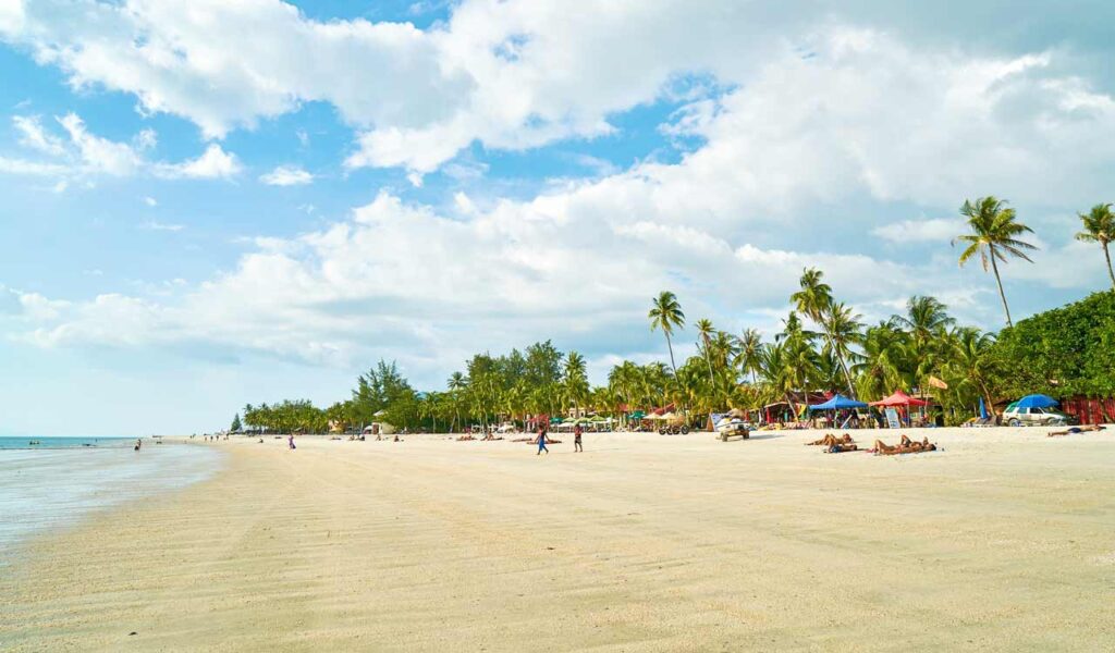 Langkawi beach, Malaysia. Photo by Engin Akyurt on pixabay