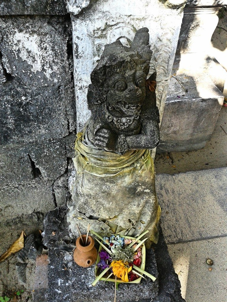 Image of offerings and Balinese deities