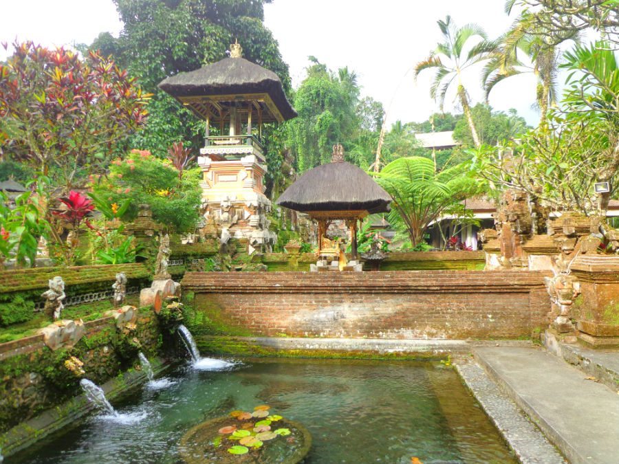 spiriutal bali beautiful Gunung Kawi water temple