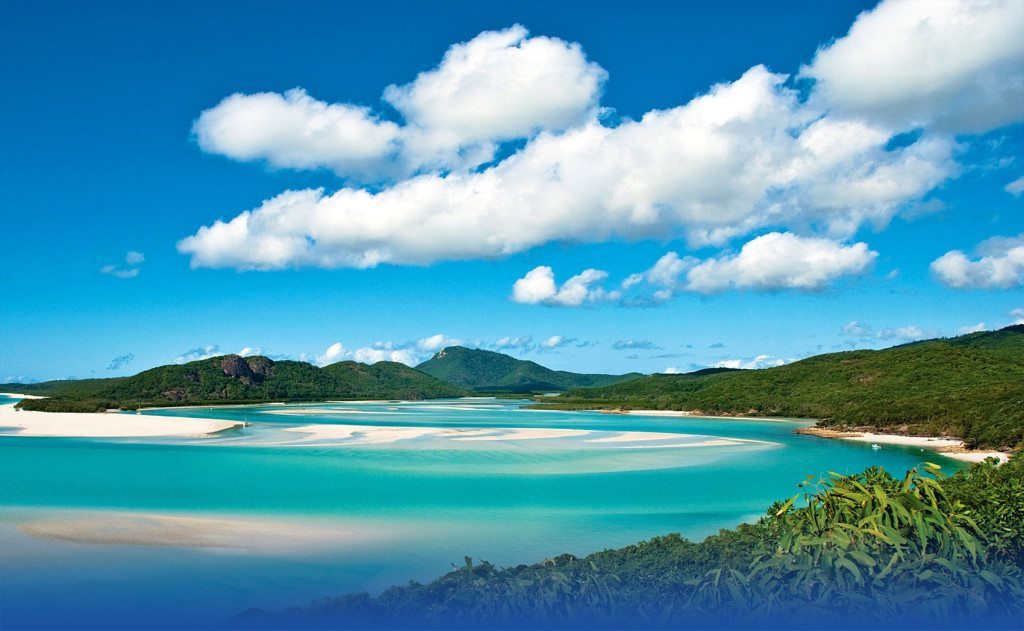 The wonderful view of Whitehaven Beach from Hill Inlet on Whitsunday Island