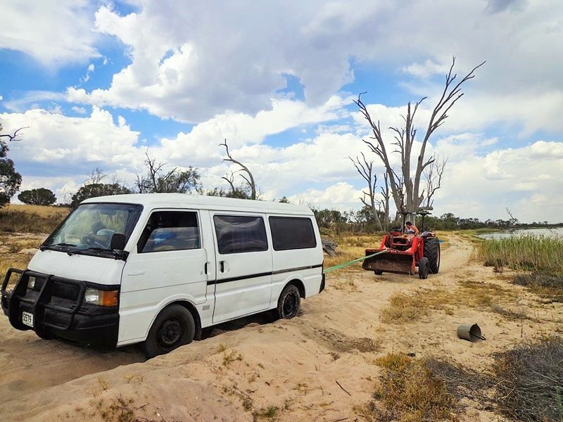 m_van stuck (2)