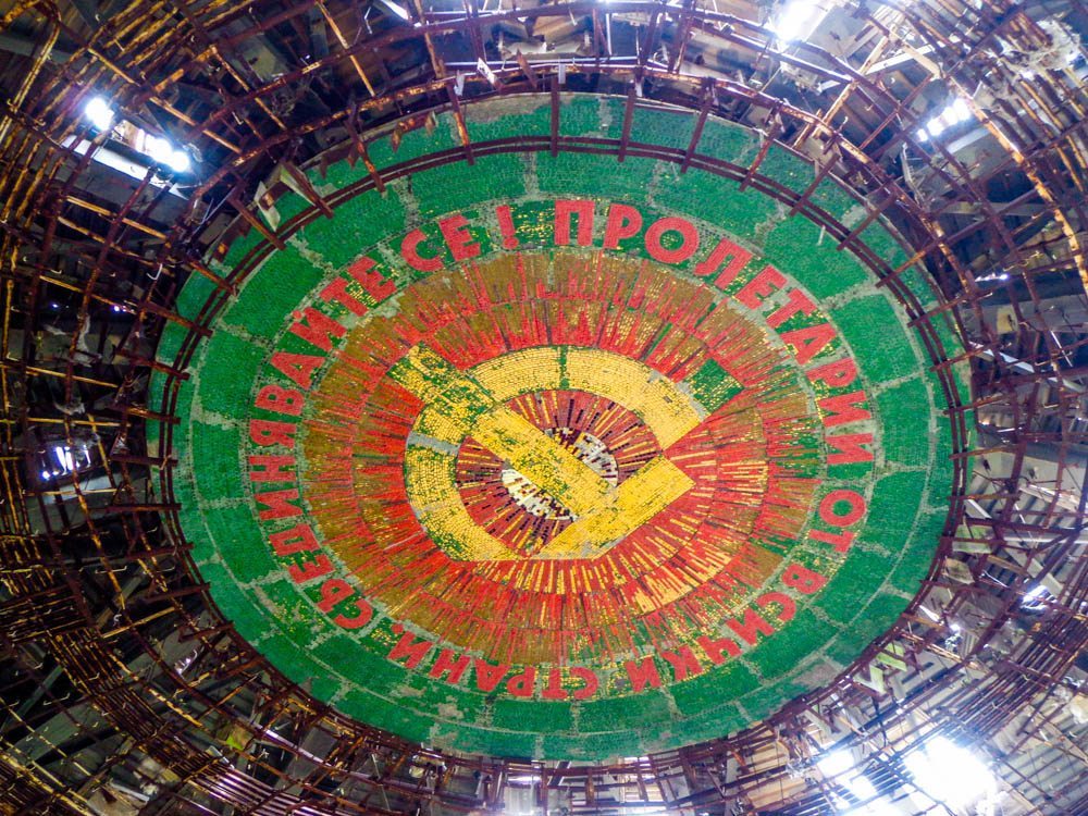 buzludzha hammer and sickle