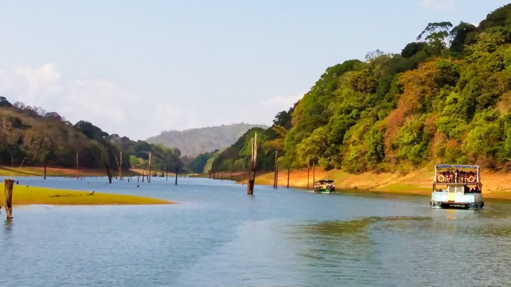 Taking a boat through Periyar Wildlife Reserve 