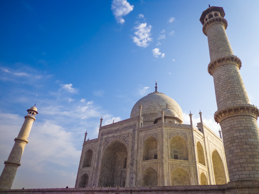 taj mahal from the side