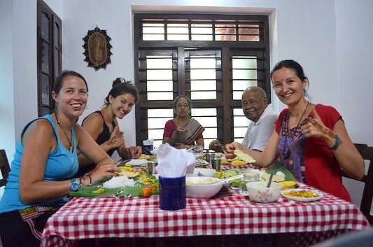 traditional-Kerala-meal-on-banana-leaf-Wayanad-homestay-Pranavam135