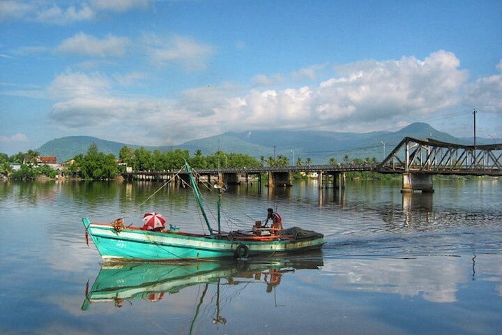 kampot river and the old bridge