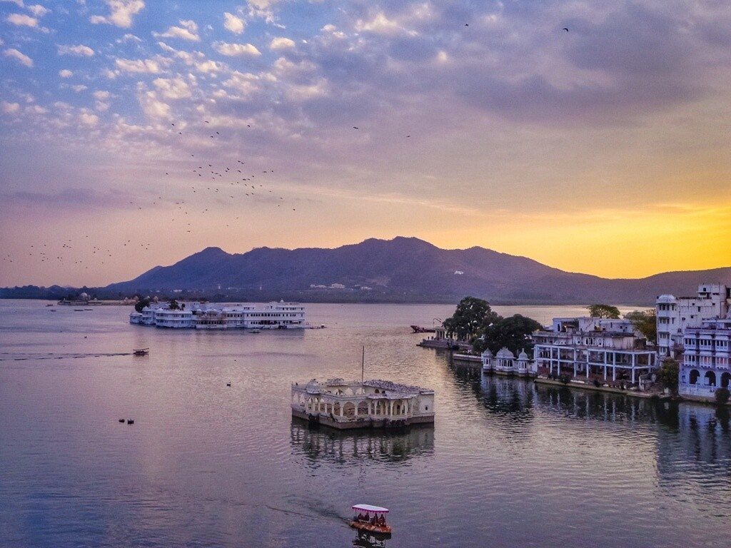 Lake Pichola in romantic Udaipur, Rajasthan