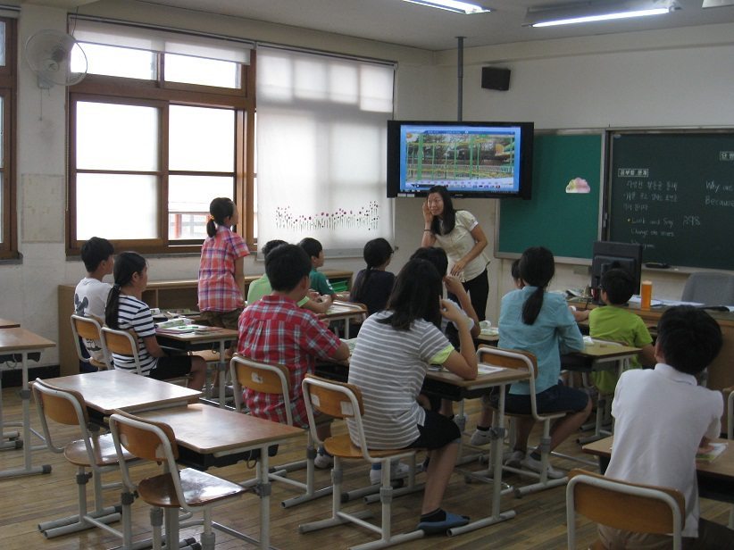 Lianne teaching English in South Korea