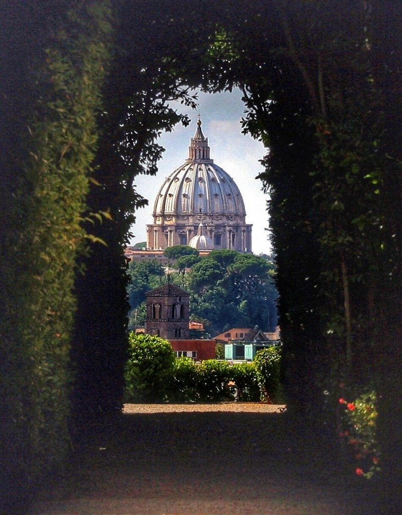 Looking through the keyhole to St Peter's Basilica from Aventino Hill