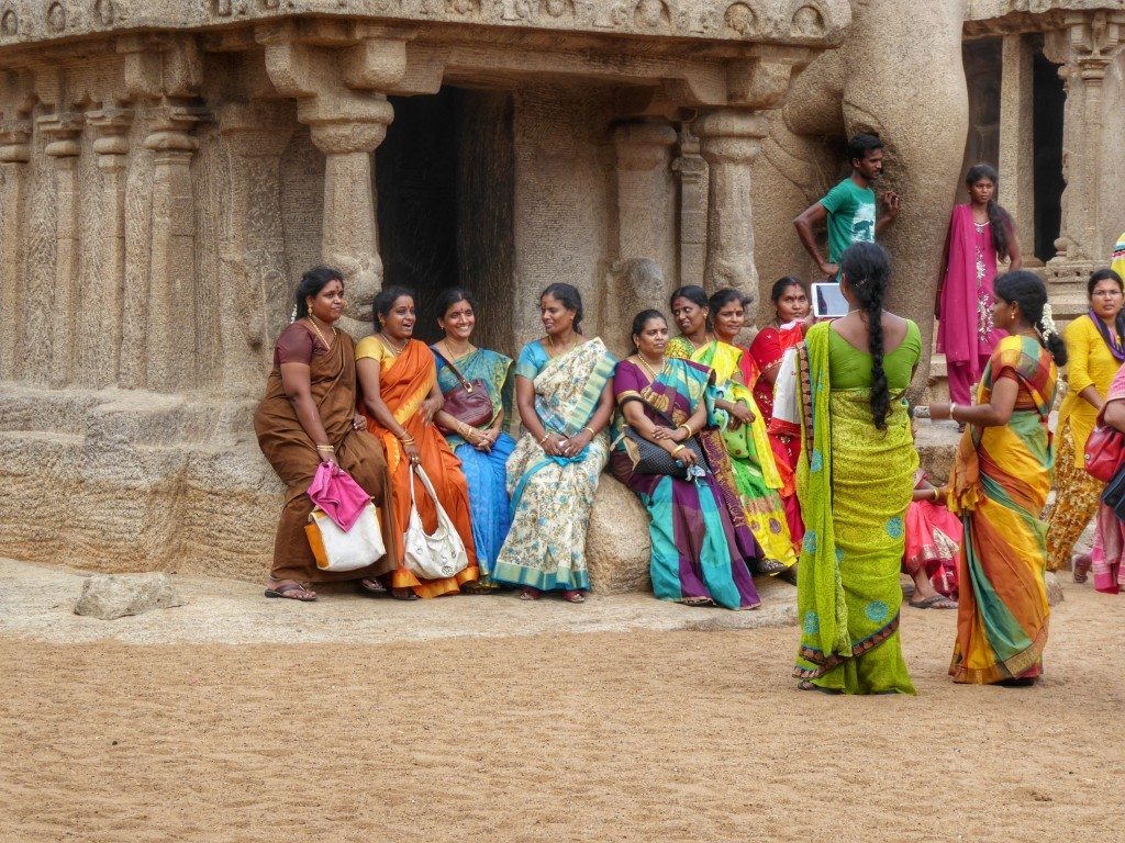 Women in colourful saris at the temples in Mahabalipuram in Tamil Nadu