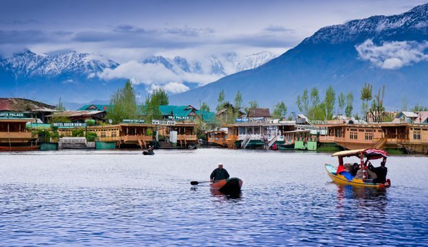 Dal Lake in Kashmir. Photo Credit: http://geospatialsurvey.net/