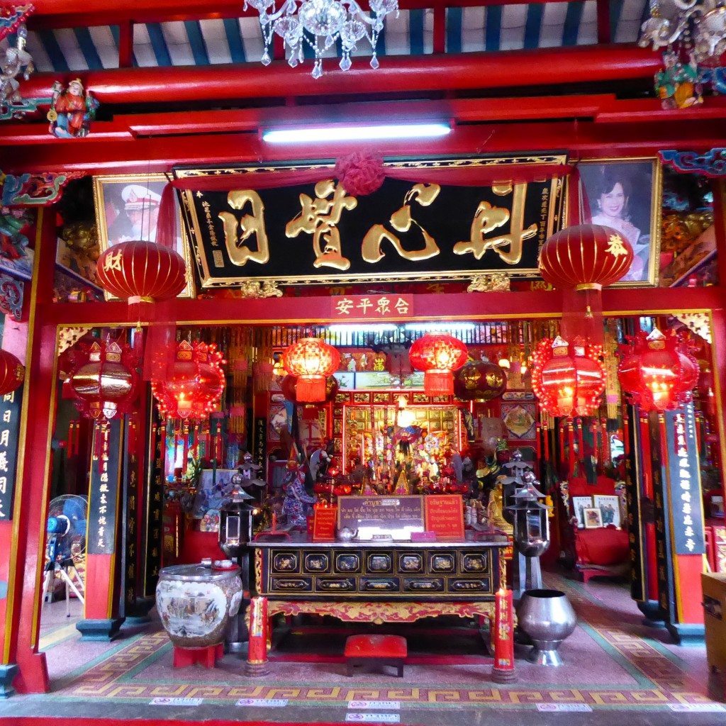 inside a chinese shrine in thonburi, off beat bangkok