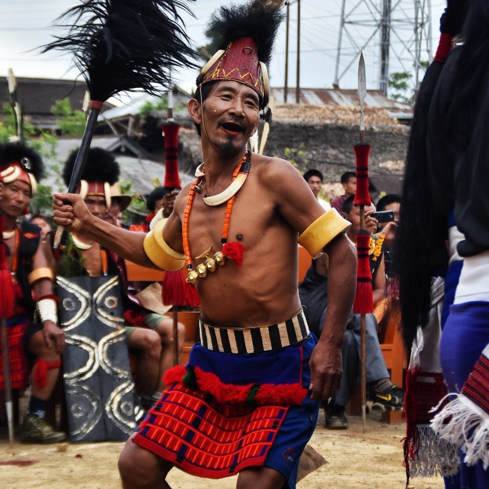 Headhunter man dancing at Aoling Festival