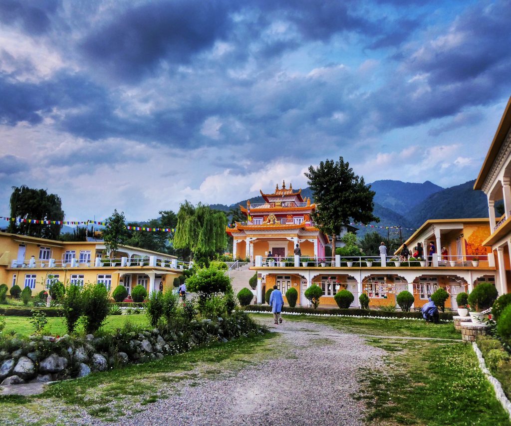 Deer Institute in Bir used to be a monastery but now it is open to anyone who wants to come and study meditation, philosophy and other aspects of Tibetan and Indian culture