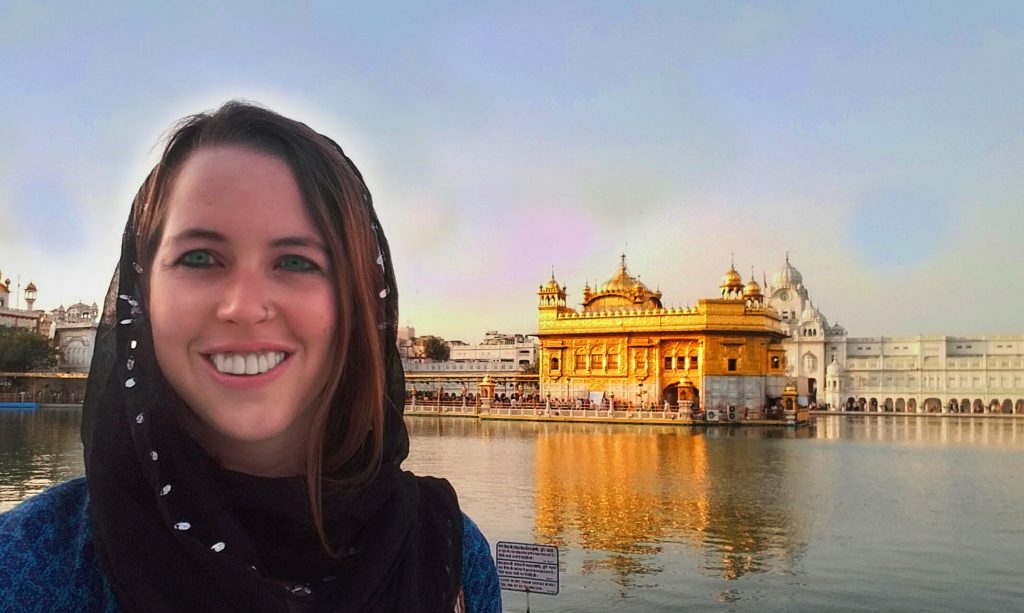 Anna from Global Gallivanting at the Golden Temple in Amritsar