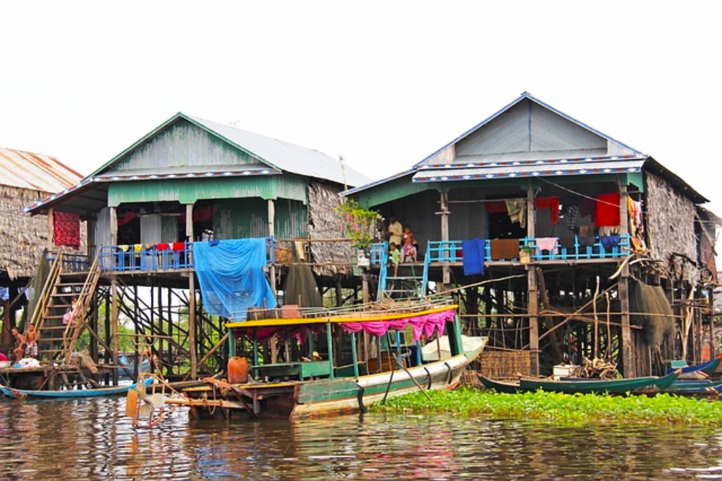 kompong-phluk-kompong floating village in cambodia 