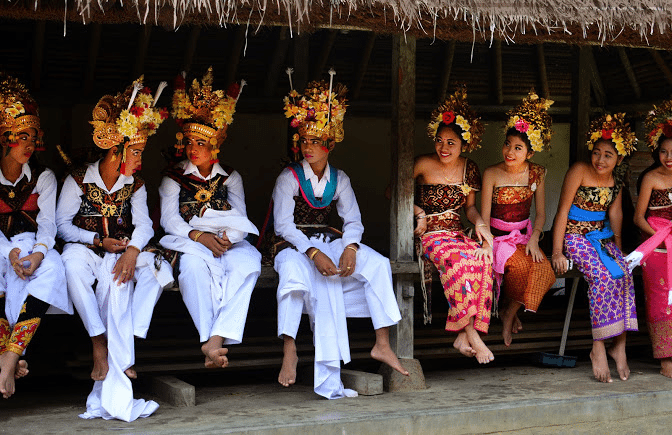 balinese-dancers-girls-and-boys