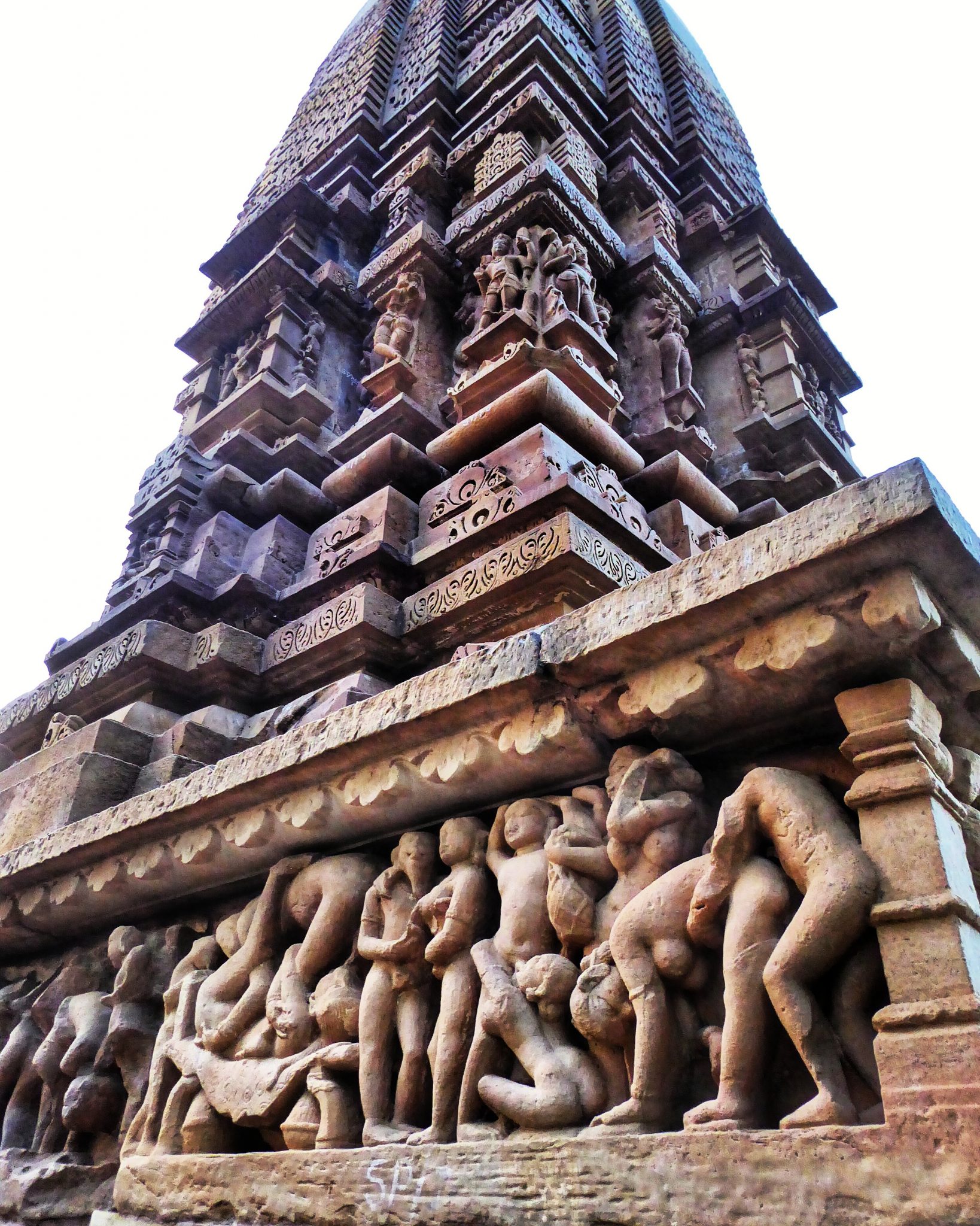 khajuraho erotic carvings