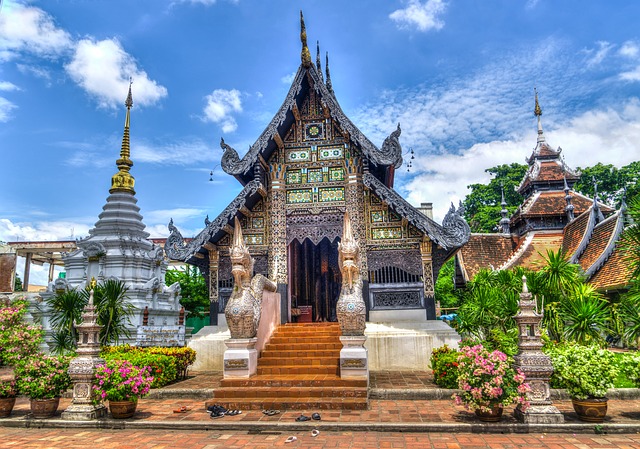 chiang mai temples backpacking thailand itinerary