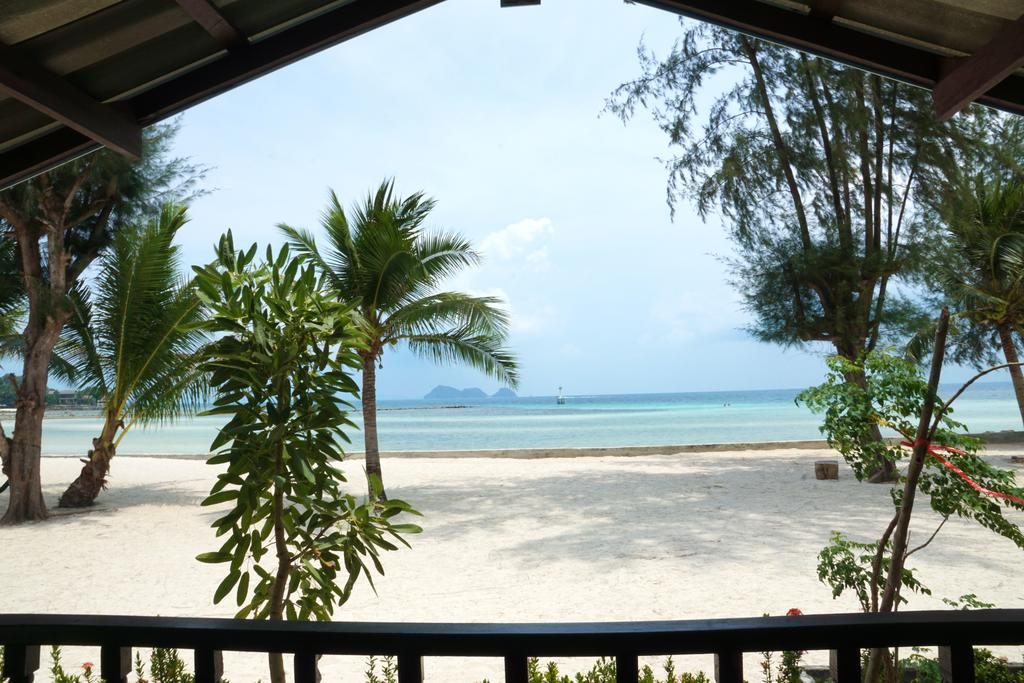 Laemson Resort is the cheapest places to stay in koh phangan's sri thanu