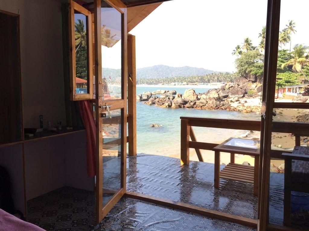 Pacific Sunset, Beach Huts in Palolem