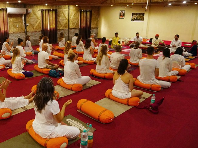 yoga teacher training in rishikesh at world peace yoga school