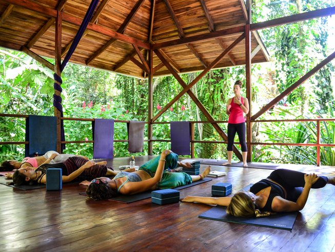 Tierra de Suenos yoga class in costa rica
