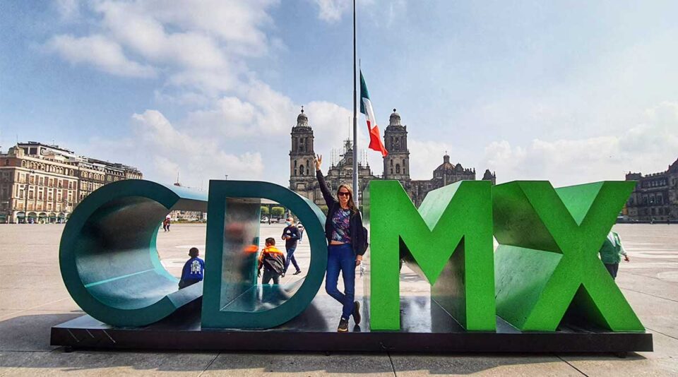 Anna-in-CDMX-Zocalo