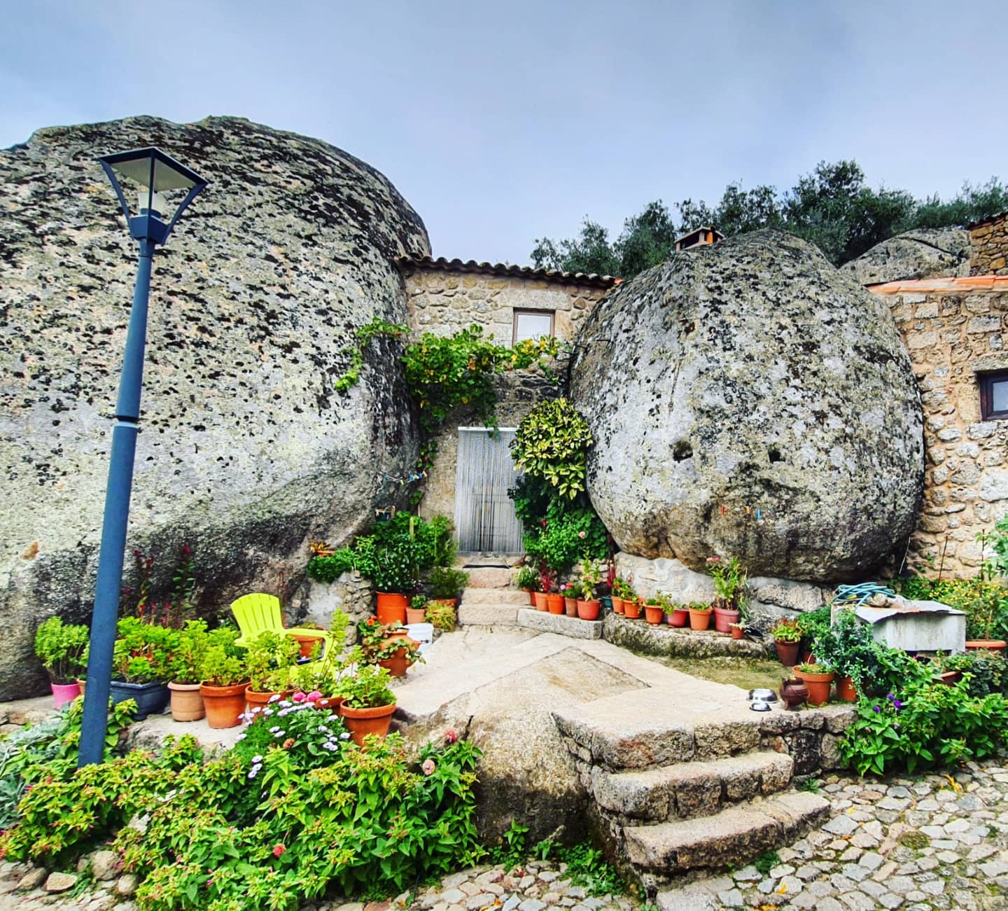 monsanto boulder house portugal