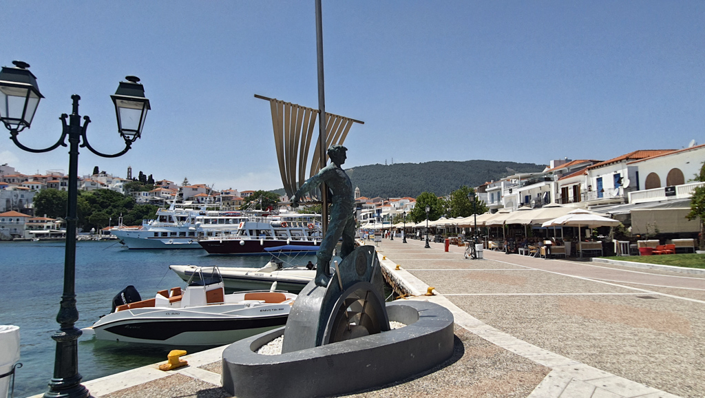 skiathos old port statue 2