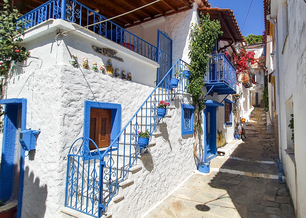 greek blue and white houses