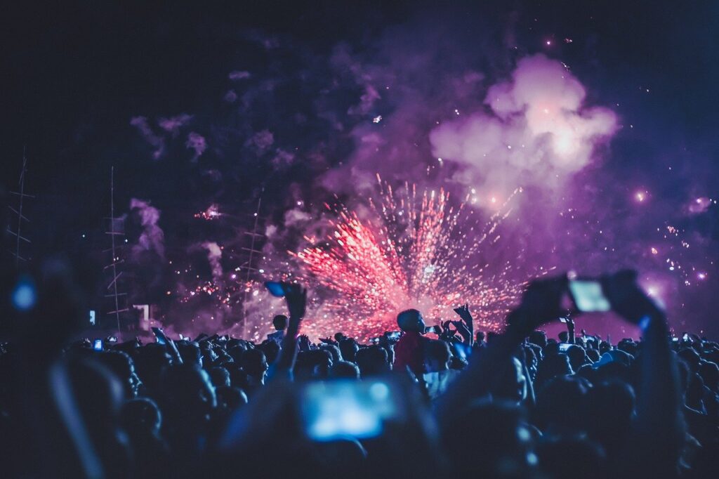 fireworks crowd goa new years parties