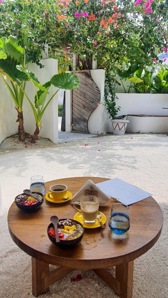 coffee and smoothie bowls at indulge thulusdhoo budget cafes in the maldives