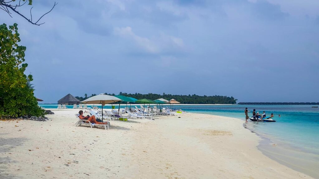 dhiffushi bikini beach maldives