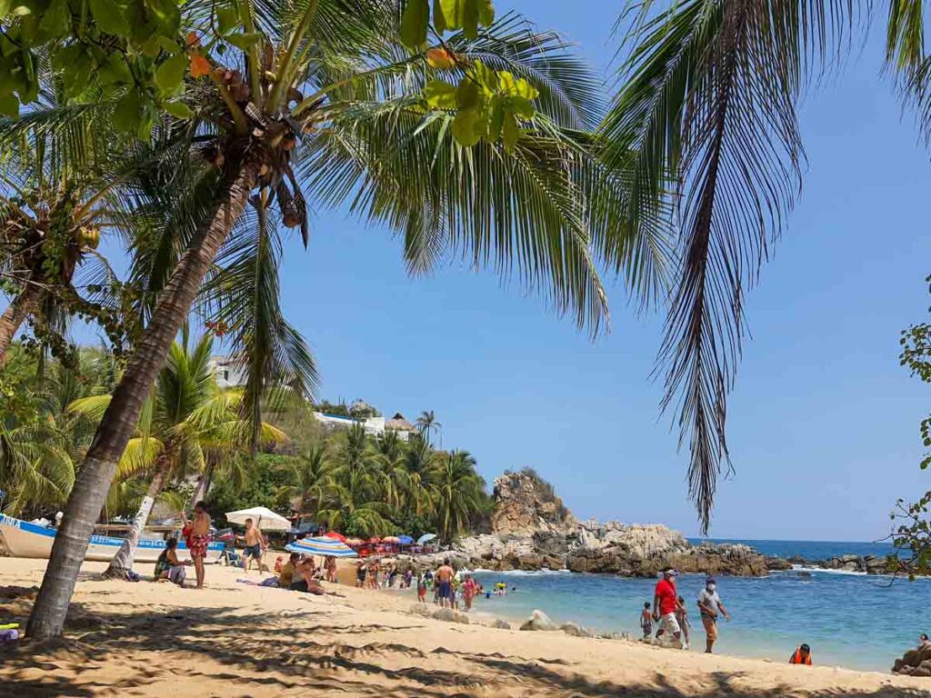 Puerto Escondido mexico manzanillo beach