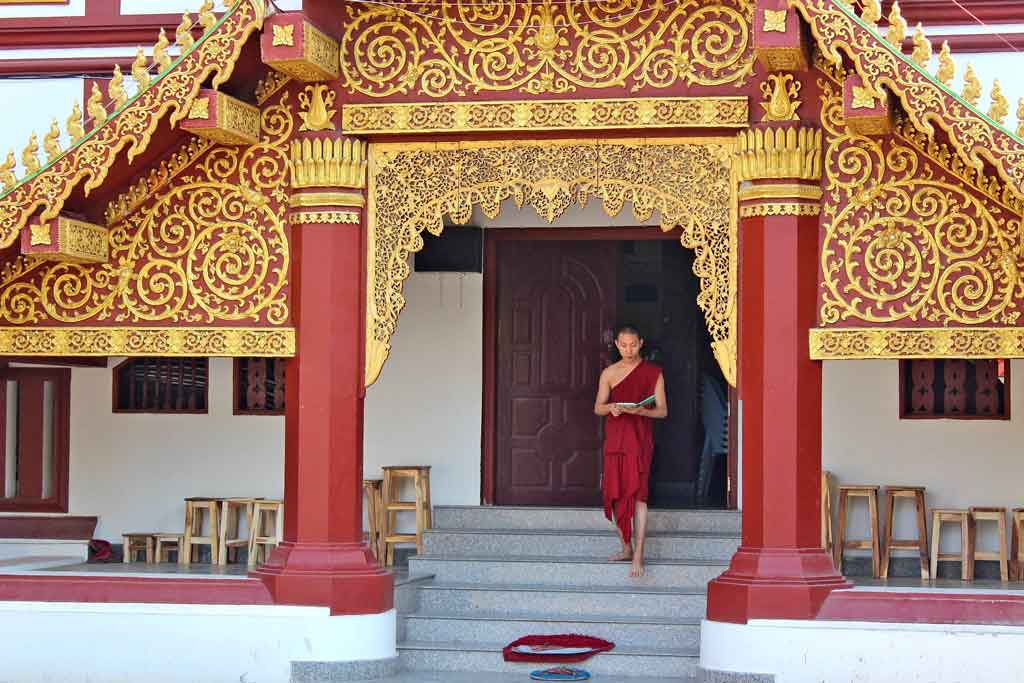 temple monk chiang mai thailand