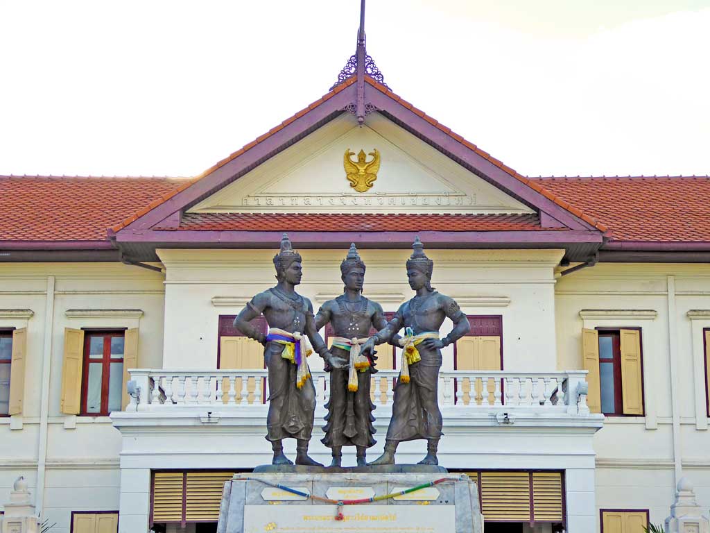 three kings monument chaing mai