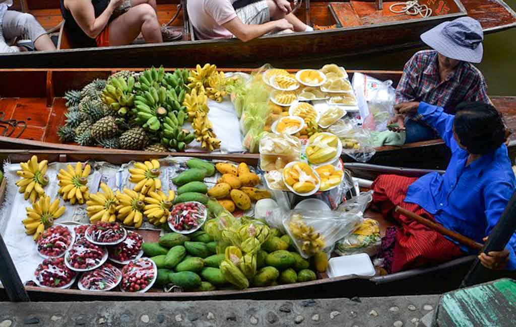 allow time to visit the floating markets in your Thailand itinerary