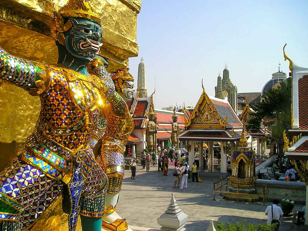 Bangkok's grand palace can't be missed from your thailand itinerary