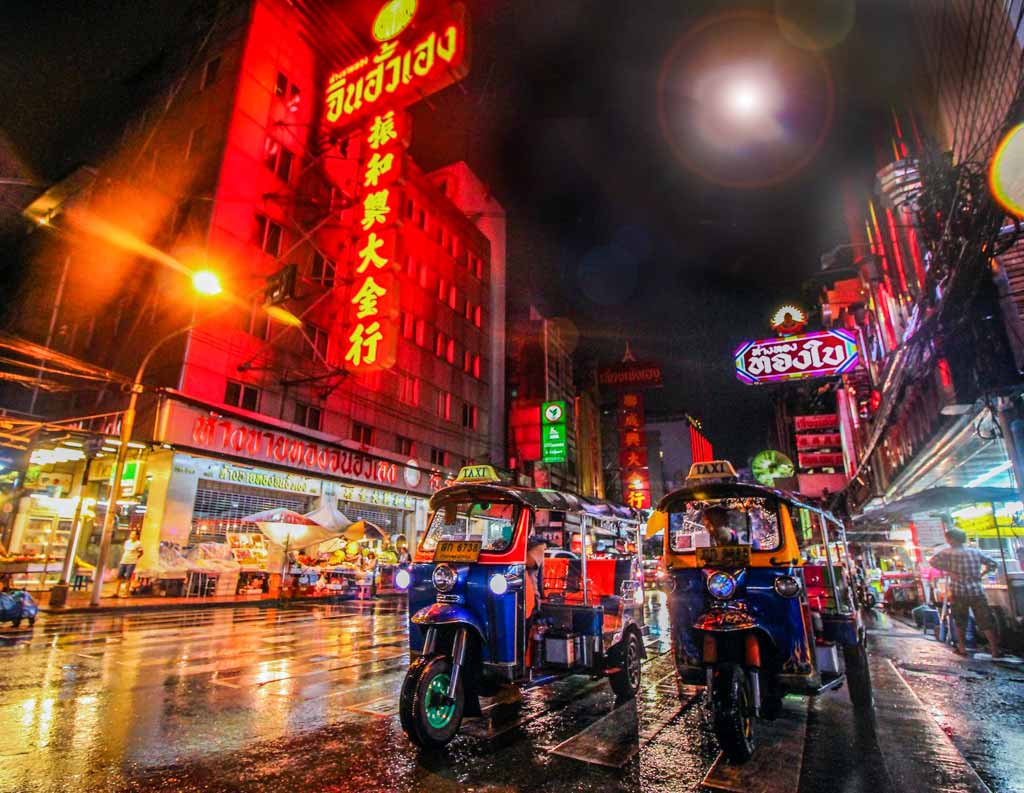 bangkok at night tuk tuks