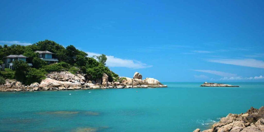 koh samui resort on rocks over ocean 