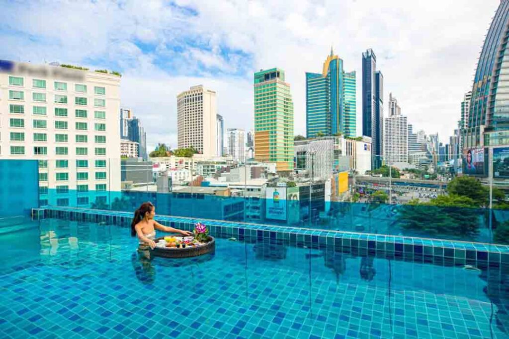 hotel clover asoke bangkok