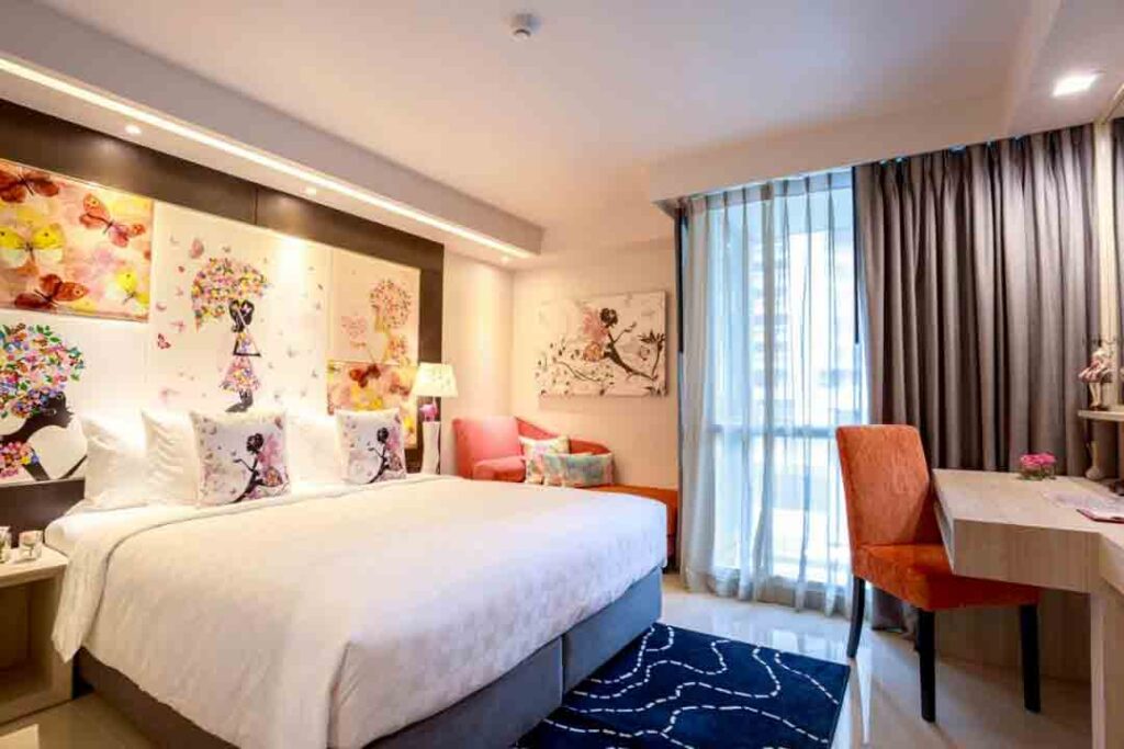 hotel clover asoke bangkok