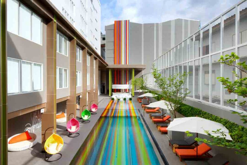 tinidee trendy bangkok khao san pool
