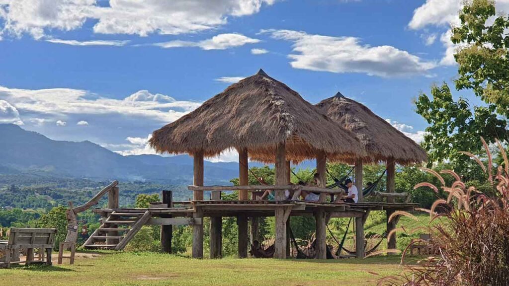 two huts pai