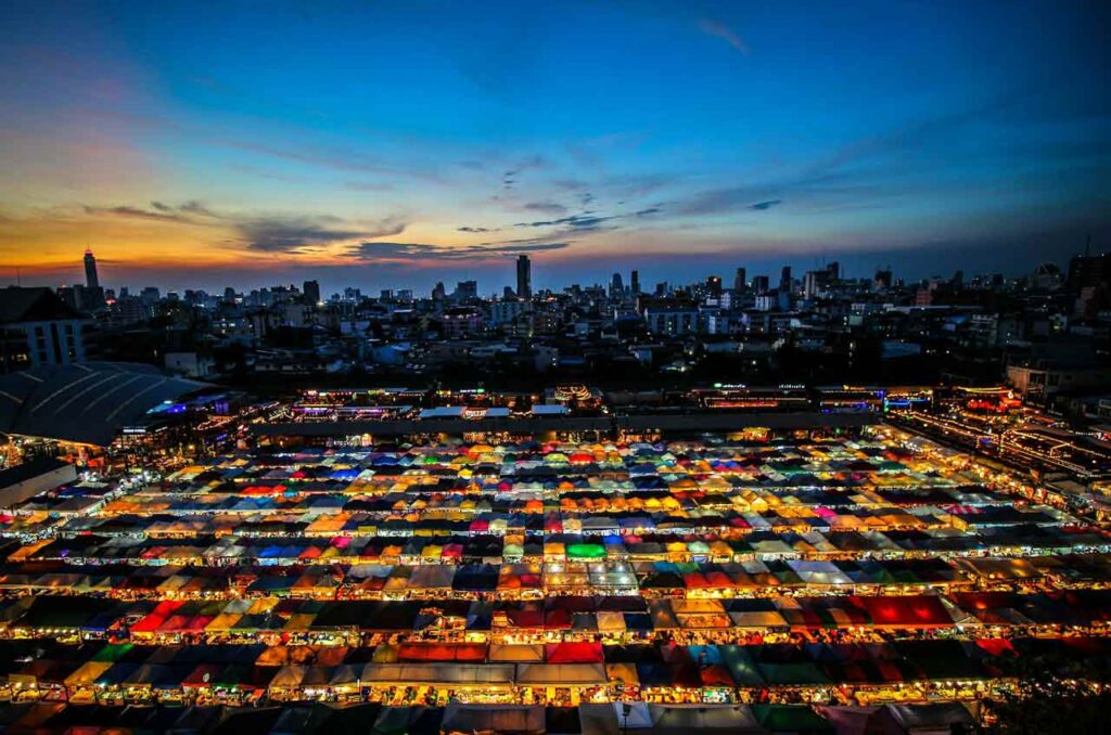 night-market-bangkok-skyline-1280-op