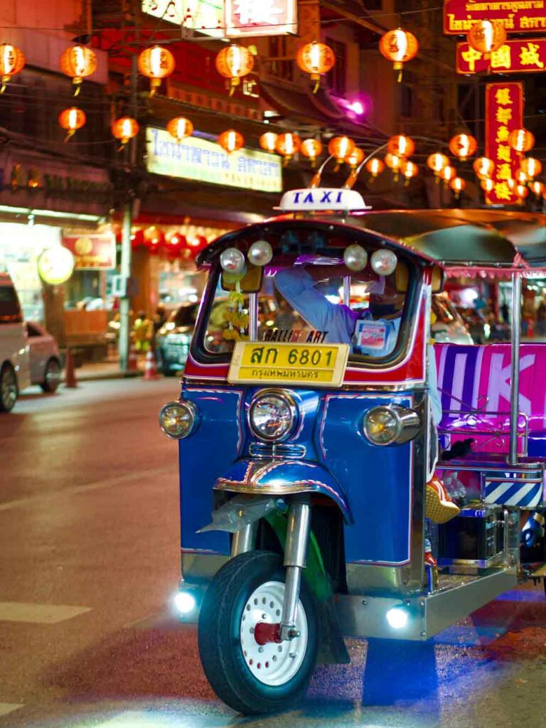tuk-tuk-taxi-bangkok-chinatown-night-1000-op