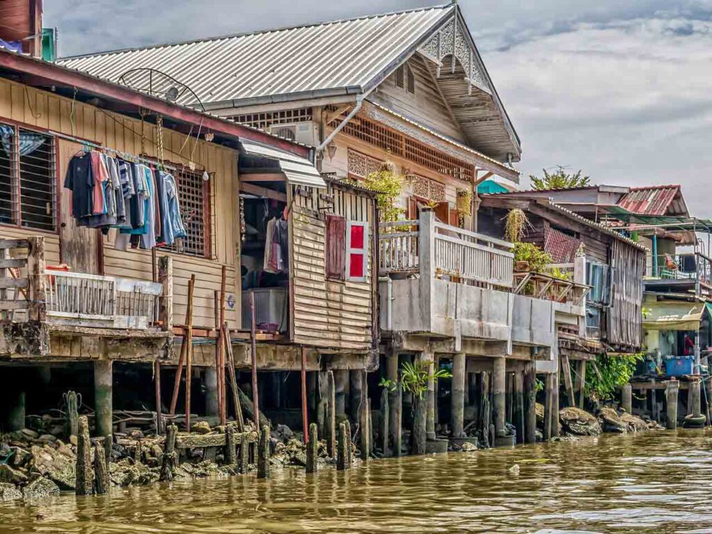 wooden-stilt-houses-on-the-river-thailand-1280-0op